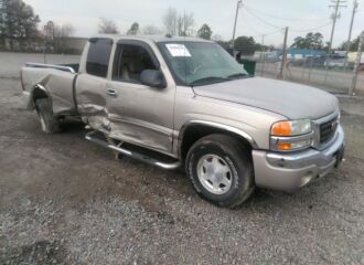  2004 GMC  - Image 0.