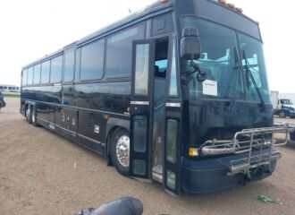  2005 MOTOR COACH INDUSTRIES  - Image 0.