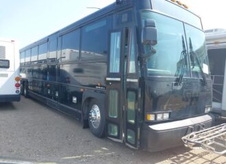  2005 MOTOR COACH INDUSTRIES  - Image 0.