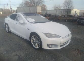  2015 TESLA  - Image 0.