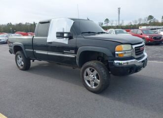  2004 GMC  - Image 0.