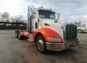  2010 PETERBILT  - Image 0.