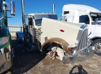  2010 PETERBILT  - Image 0.