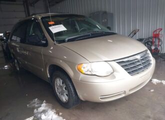  2005 CHRYSLER  - Image 0.