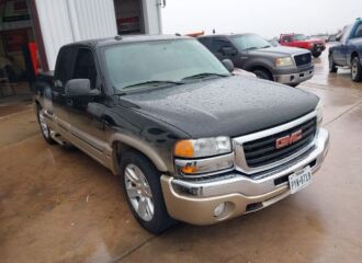  2004 GMC  - Image 0.