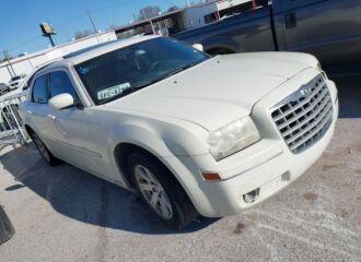  2005 CHRYSLER  - Image 0.