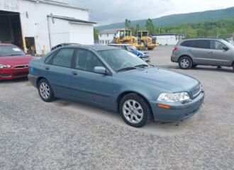  2002 VOLVO  - Image 0.