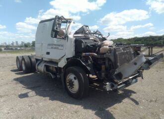  2014 VOLVO TRUCK  - Image 0.