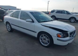  2004 VOLVO  - Image 0.