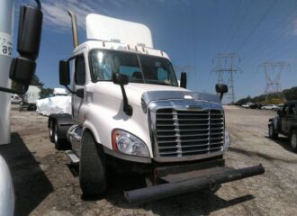  2011 FREIGHTLINER  - Image 0.