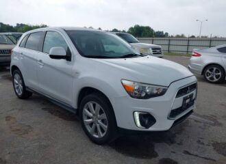  2015 MITSUBISHI  - Image 0.