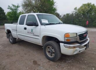  2003 GMC  - Image 0.