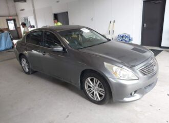  2011 INFINITI  - Image 0.