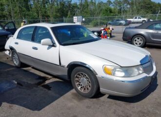  1999 LINCOLN  - Image 0.