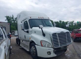  2011 FREIGHTLINER  - Image 0.