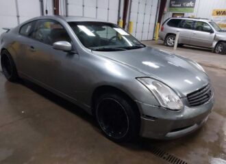  2004 INFINITI  - Image 0.