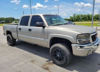  2003 GMC  - Image 0.