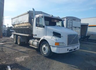  1998 VOLVO TRUCK  - Image 0.