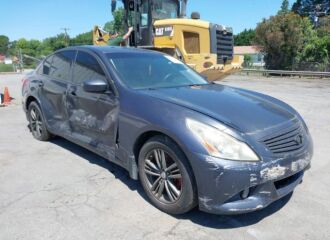  2011 INFINITI  - Image 0.