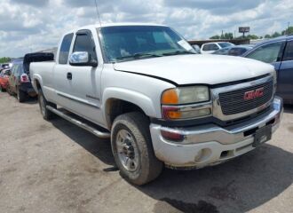  2003 GMC  - Image 0.