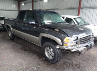  2003 GMC  - Image 0.