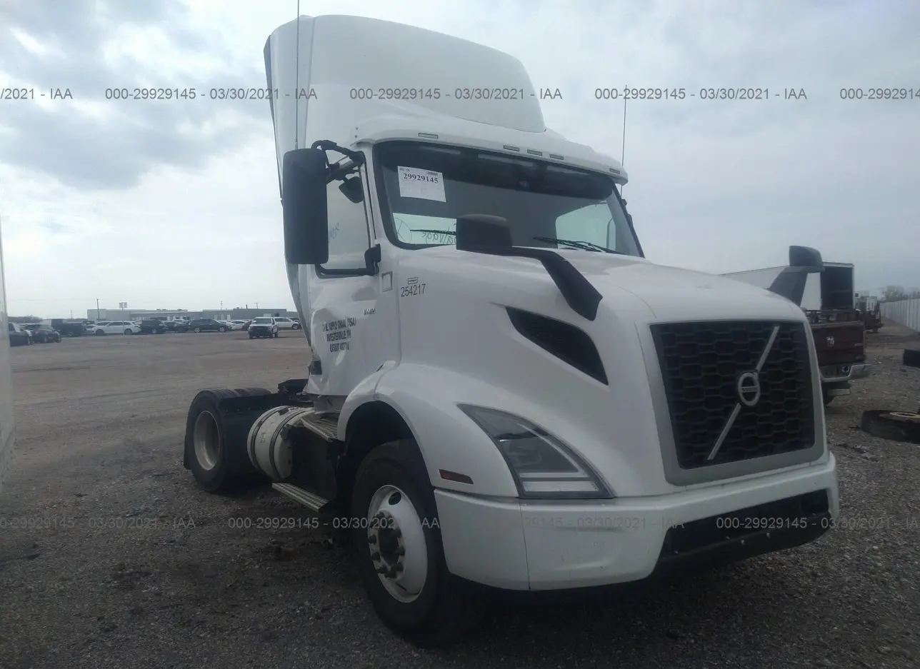 2019 VOLVO TRUCK  - Image 1.