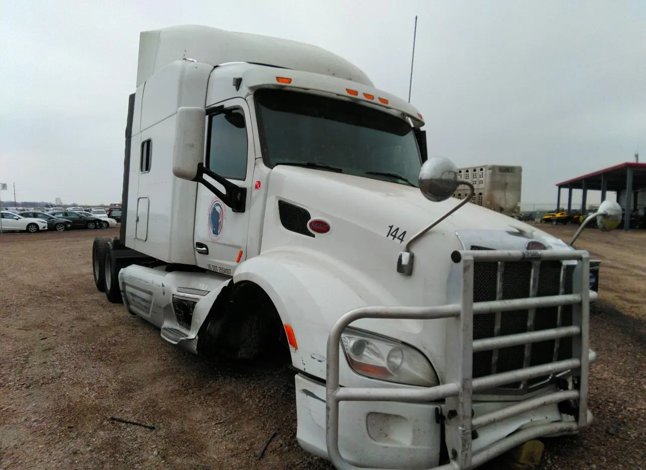 2016 PETERBILT  - Image 1.