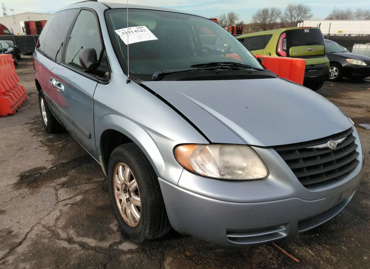 2005 CHRYSLER  - Image 1.