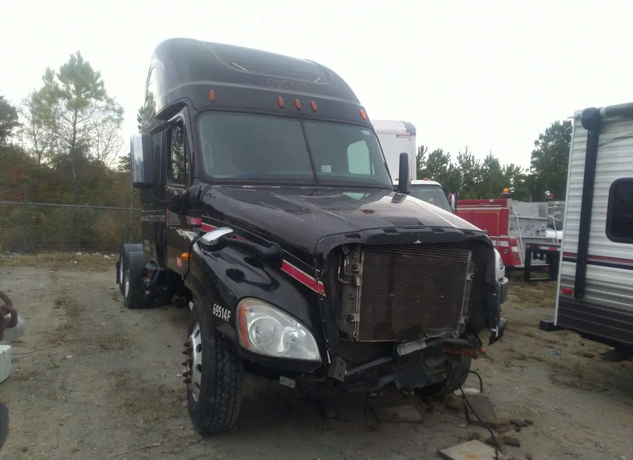 2014 FREIGHTLINER  - Image 1.