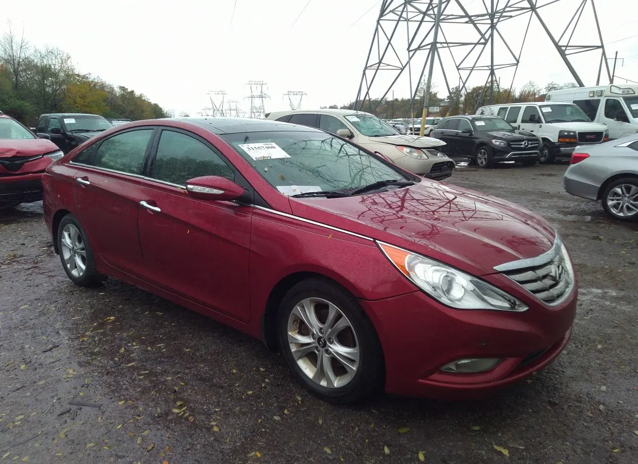 2013 HYUNDAI  - Image 1.