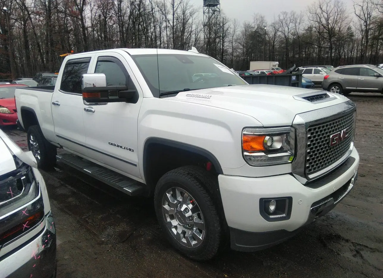 2017 GMC  - Image 1.