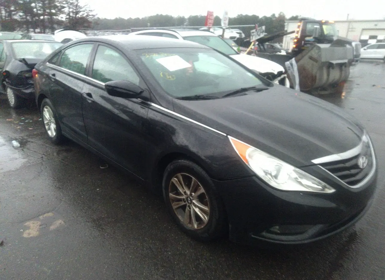 2013 HYUNDAI  - Image 1.