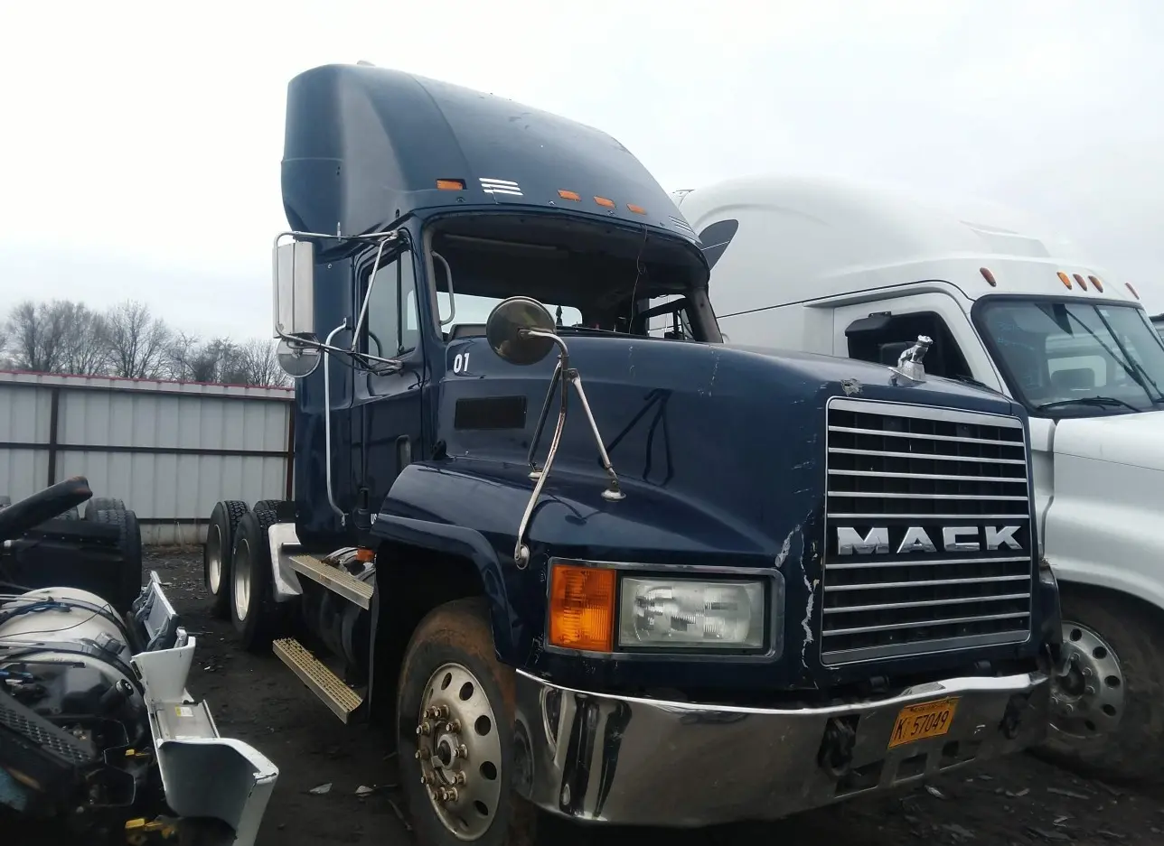 2001 MACK  - Image 1.