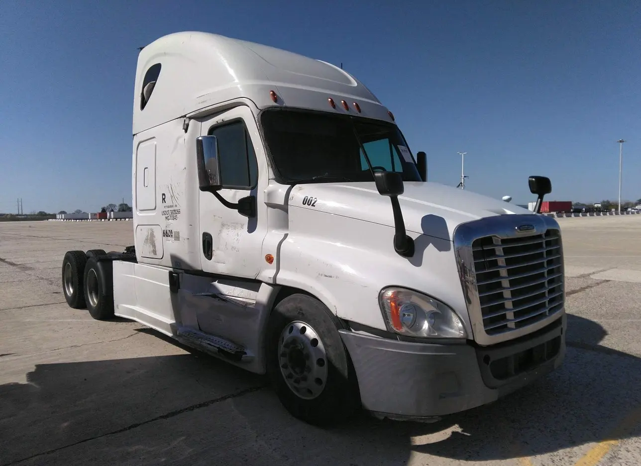 2013 FREIGHTLINER  - Image 1.