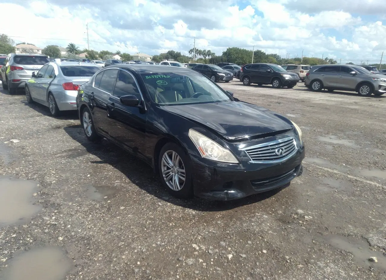 2011 INFINITI  - Image 1.