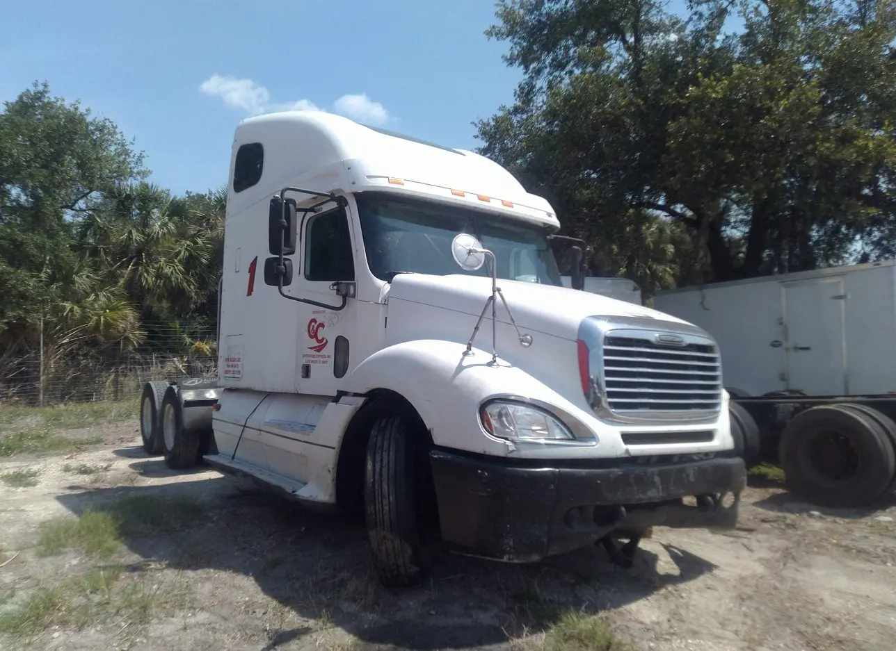 2004 FREIGHTLINER  - Image 1.