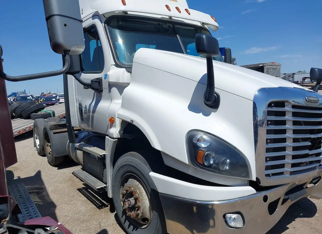 2016 FREIGHTLINER  - Image 1.