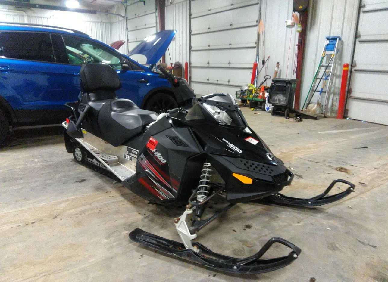 2010 SKIDOO  - Image 1.