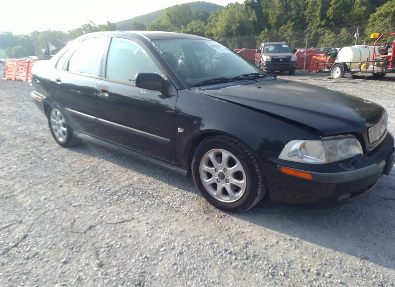 2002 VOLVO  - Image 1.