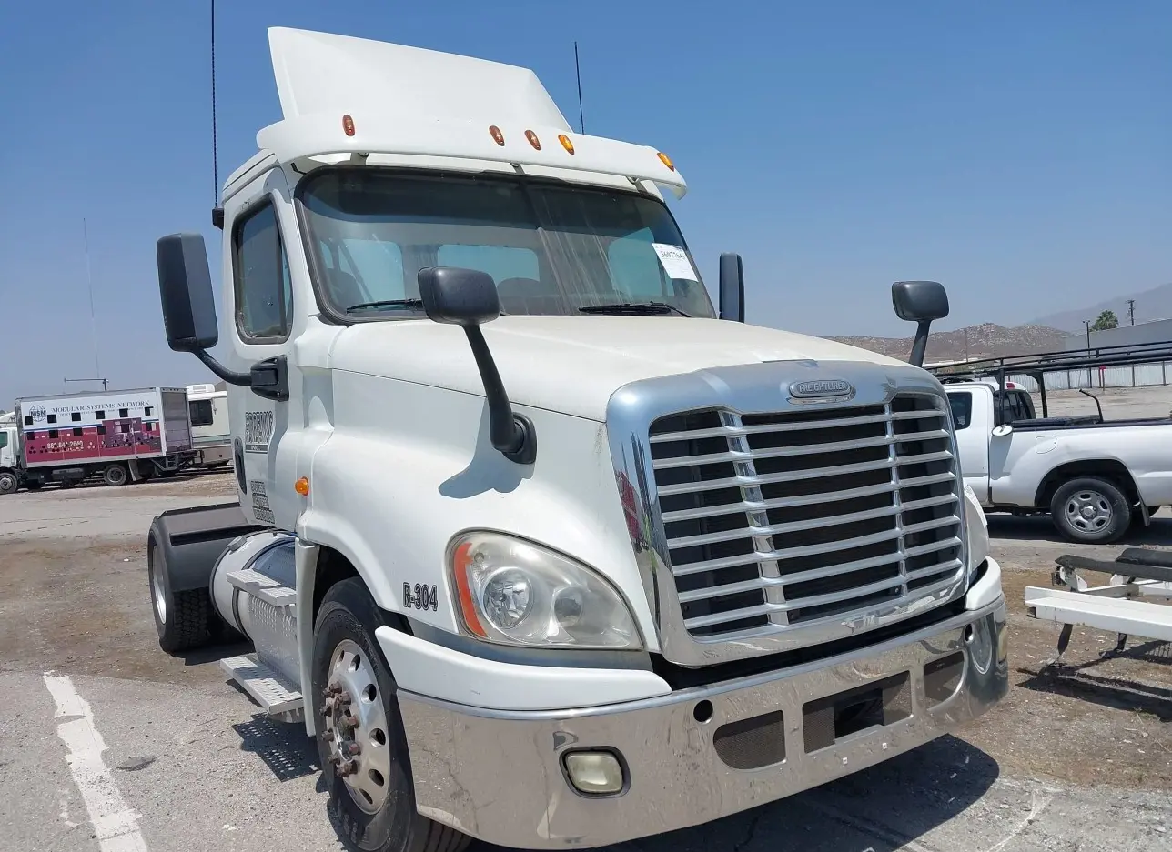 2015 FREIGHTLINER  - Image 1.