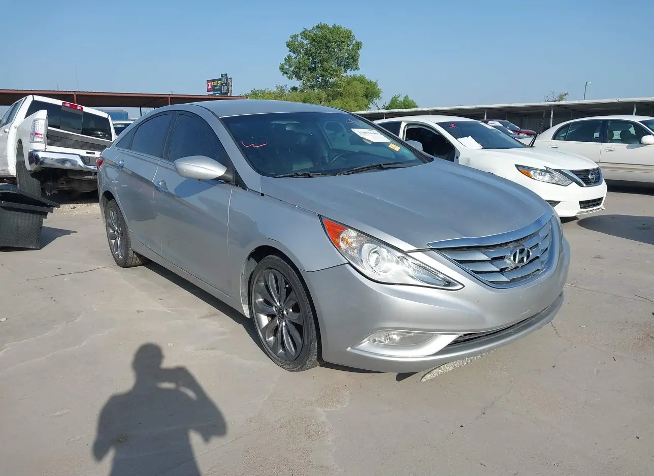 2012 HYUNDAI  - Image 1.