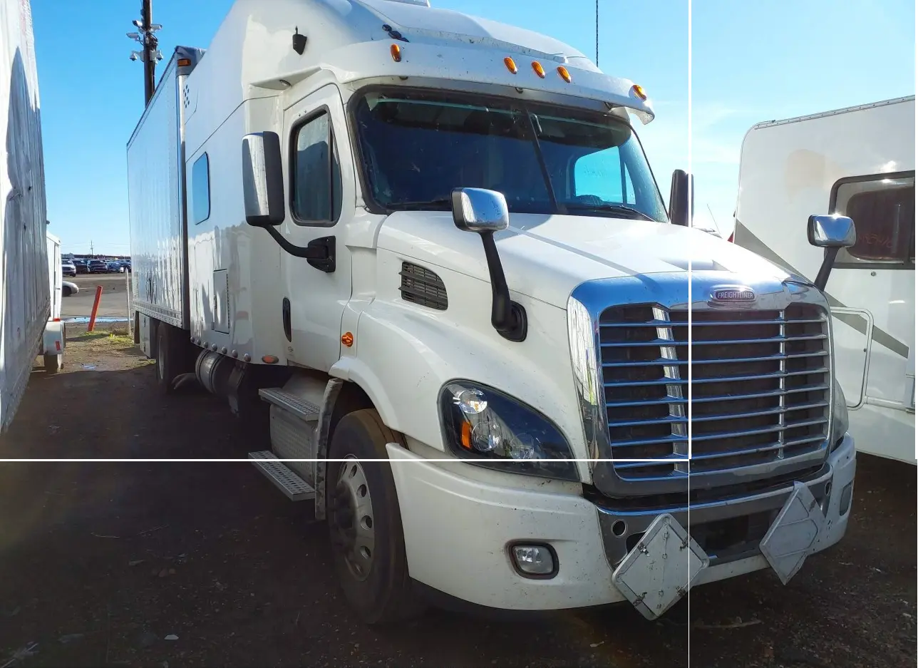 2016 FREIGHTLINER  - Image 1.