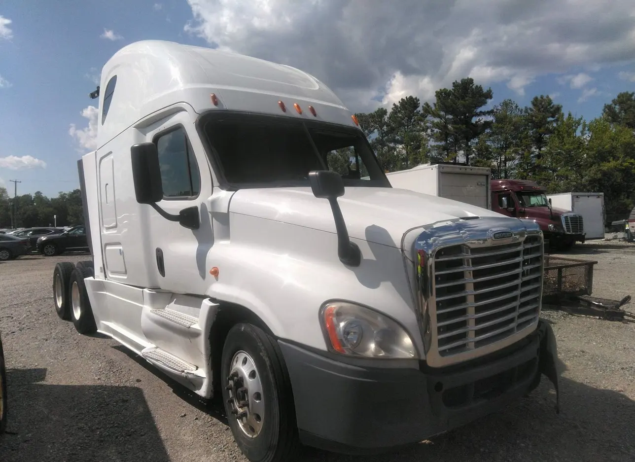 2014 FREIGHTLINER  - Image 1.