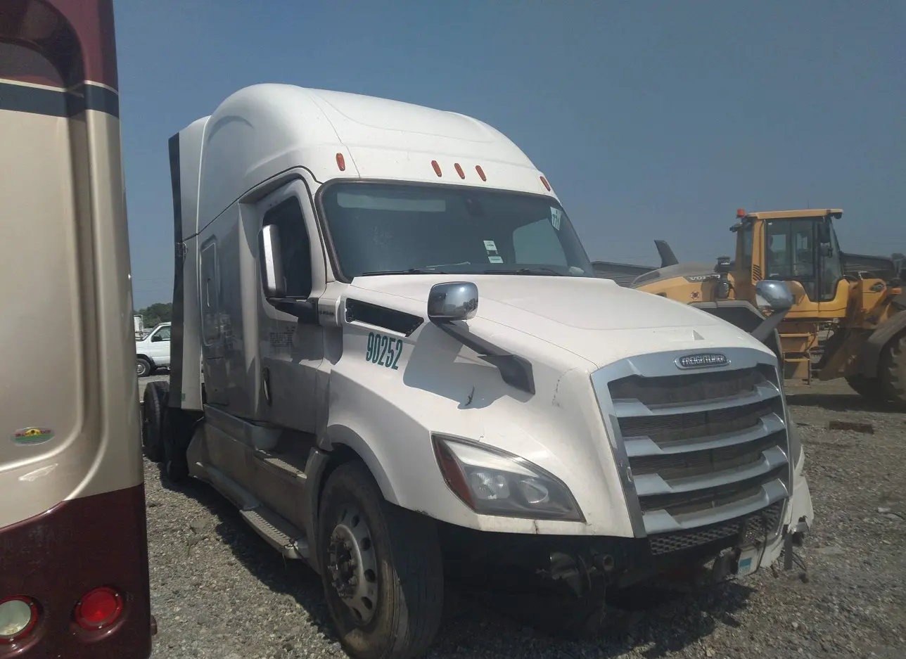 2018 FREIGHTLINER  - Image 1.