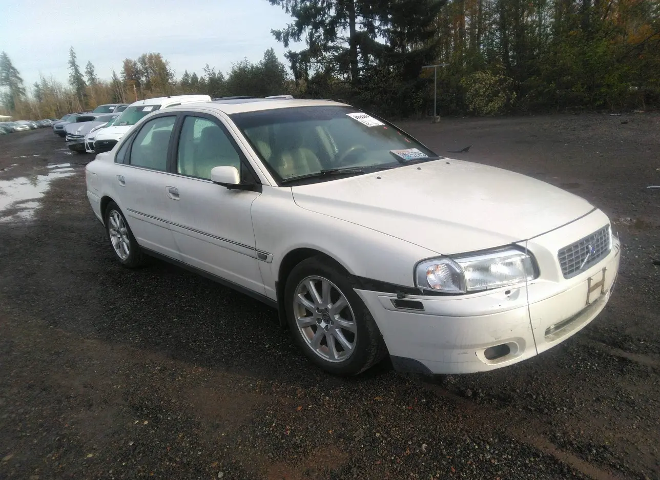 2005 VOLVO  - Image 1.