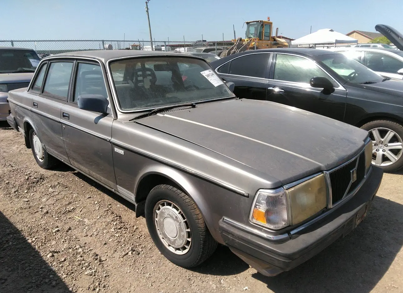 1987 VOLVO  - Image 1.