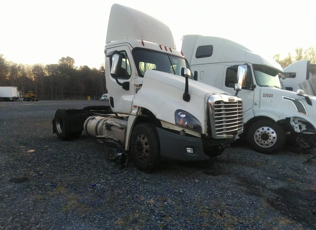 2017 FREIGHTLINER  - Image 1.