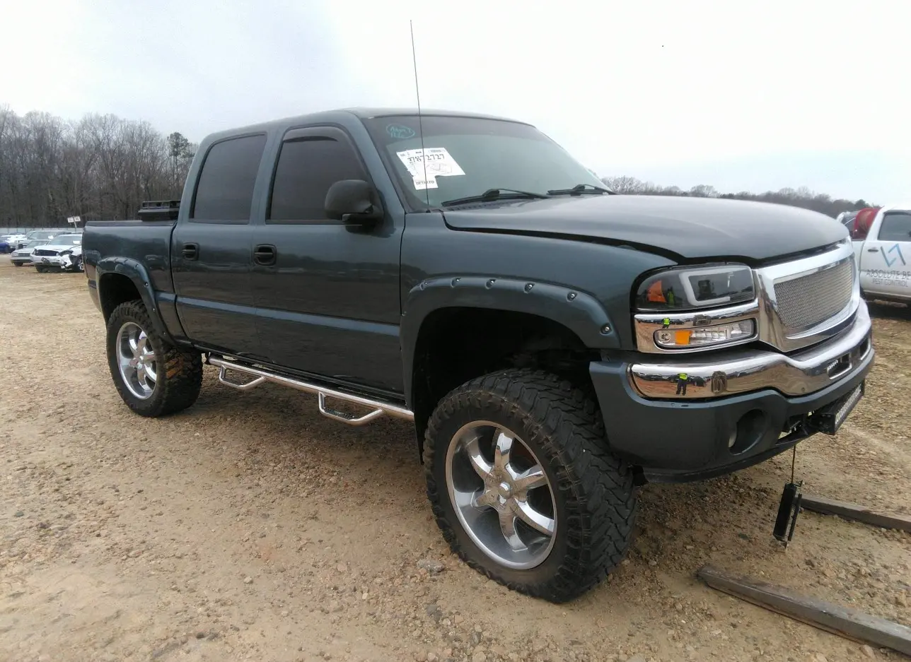 2006 GMC  - Image 1.