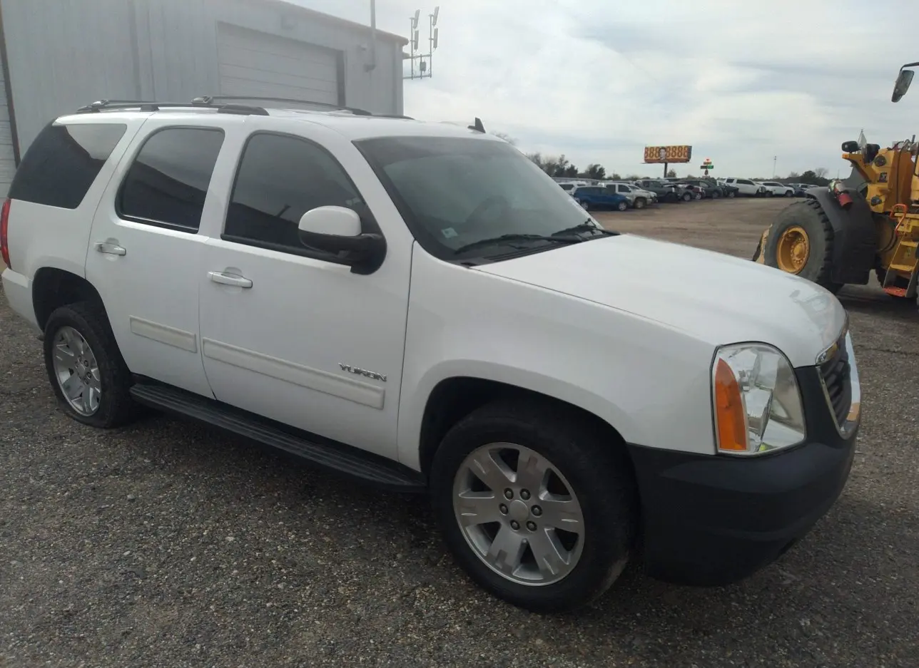 2014 GMC  - Image 1.