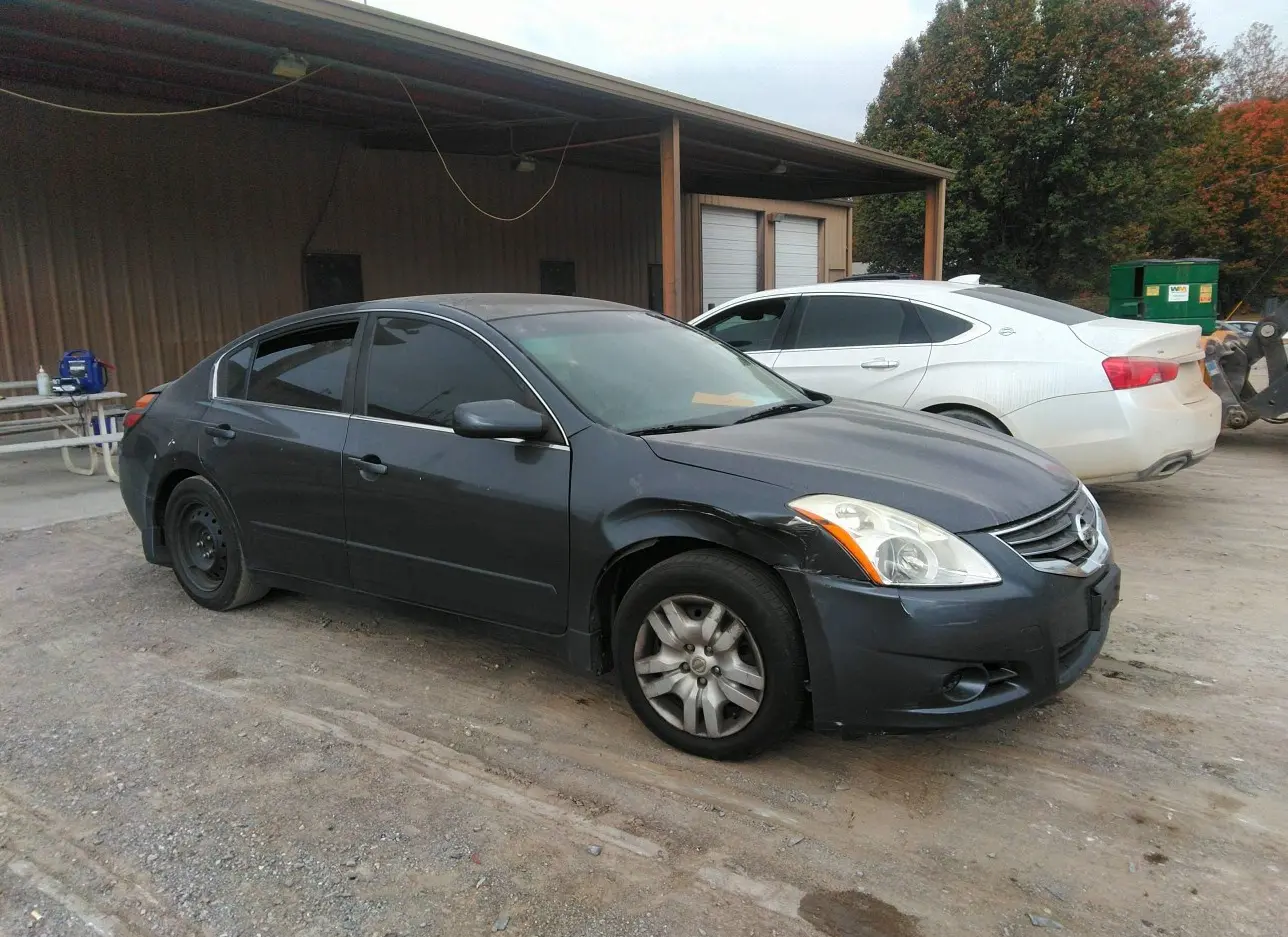 2009 NISSAN  - Image 1.